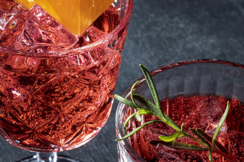 Raspberry Spritz: a fruity twist on the traditional cocktail