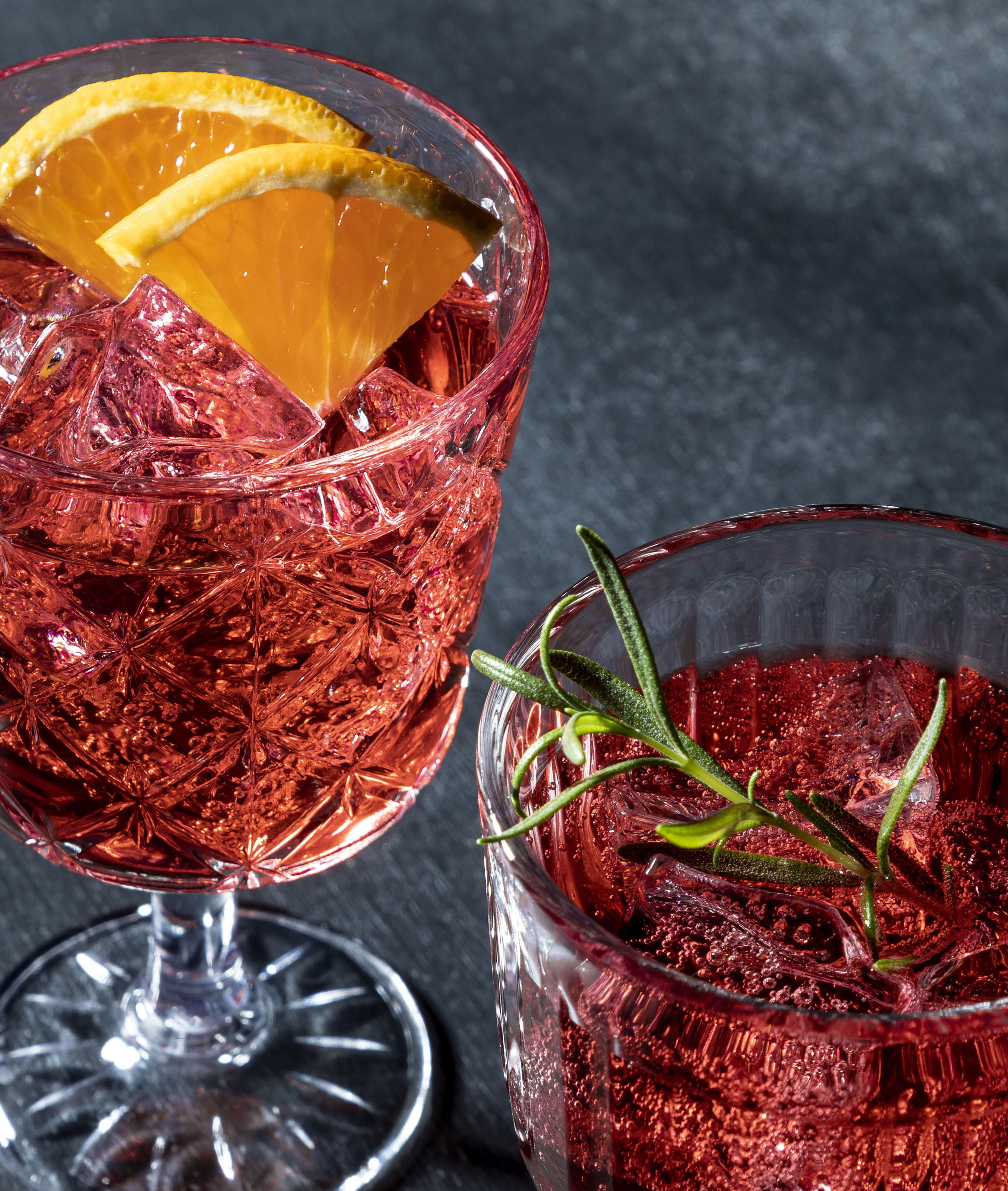 Raspberry Spritz: a fruity twist on the traditional cocktail